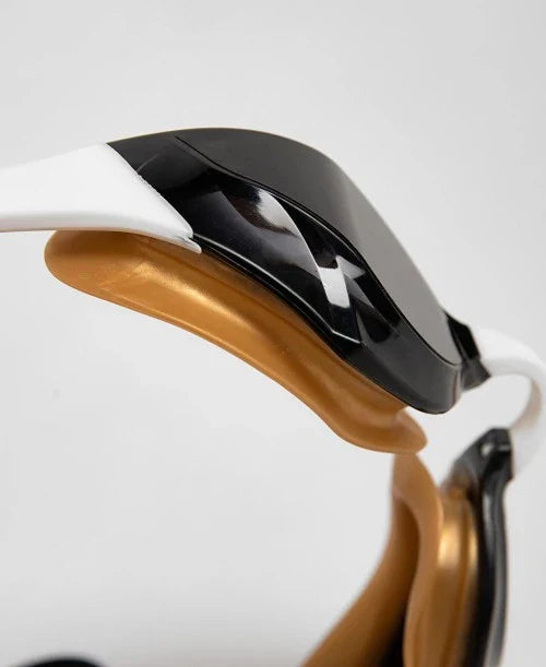 Arena Cobra Edge Swipe Smoke White Gold